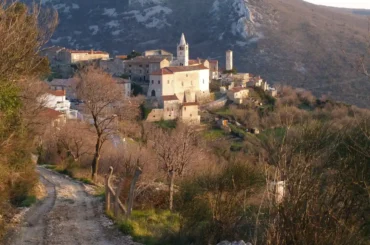 Plomin, vidici prema gradiću