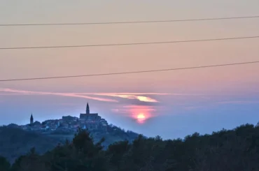 Buje, gradić u zalasku sunca, sunset