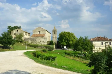 Hum, pogled na grad, Istra, Istria