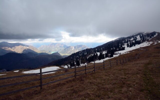 Planina Monte Quar, drvena ograda kao granica
