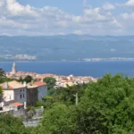 Vrbnik, pogled na gradić. Foto Zdravko Rajko