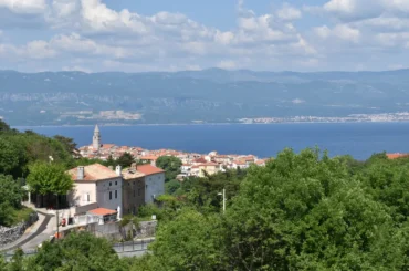 Vrbnik, pogled na gradić. Foto Zdravko Rajko