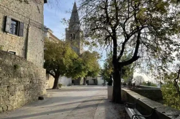 Artistički Grožnjan, Grisia umjetnosti, ulaz u grad.