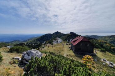 Pogled na planinarski dom Risnjak. Foto Zdravko Rajko